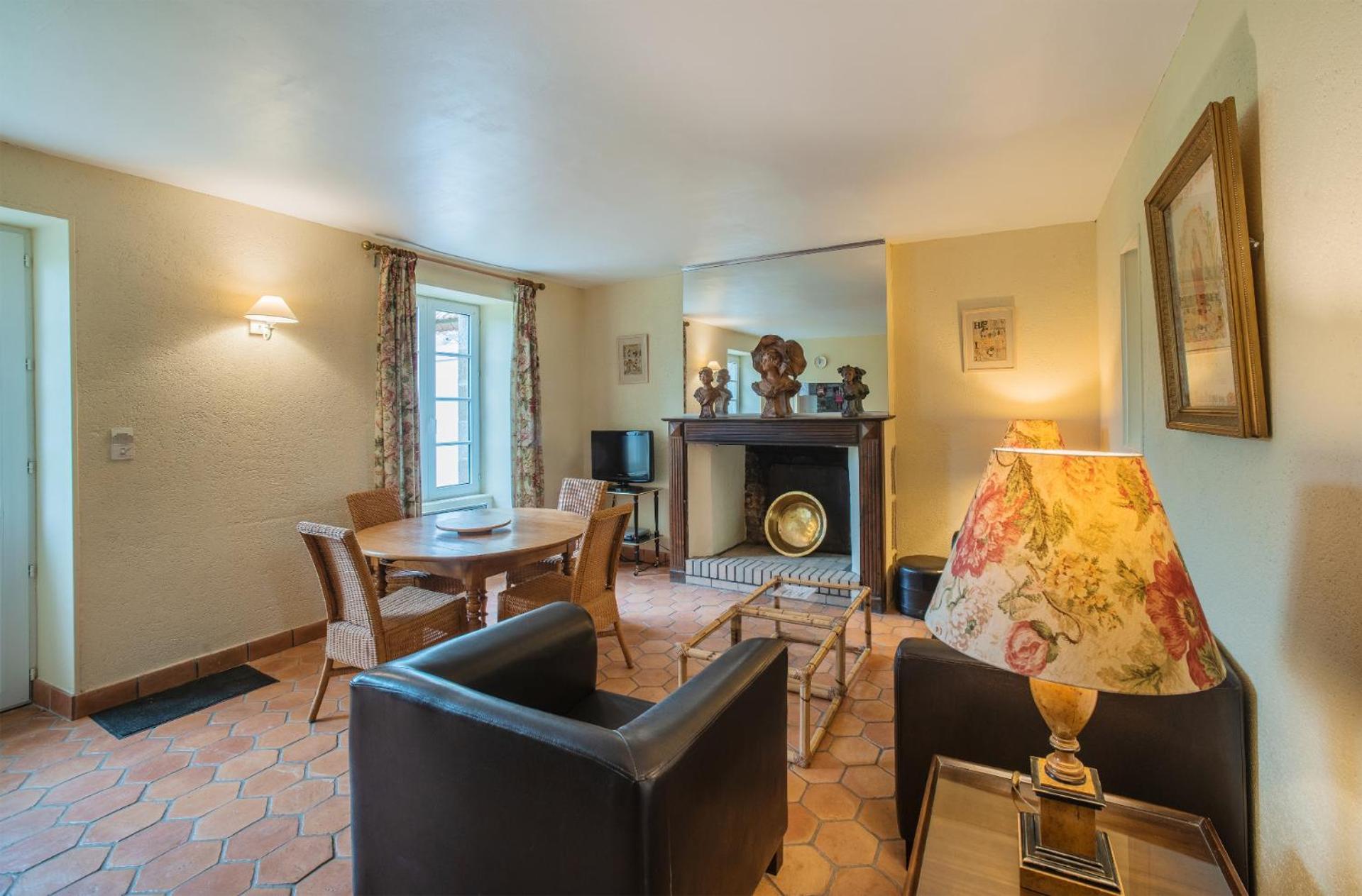 Holiday Home Chateau De Bouceel Mont Saint Michel Vergoncey Kamer foto