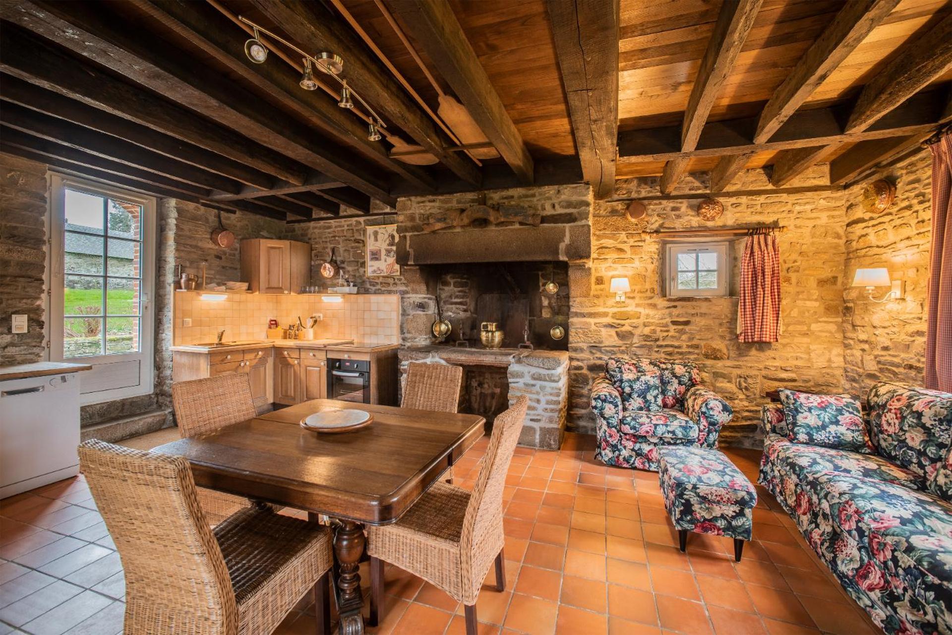 Holiday Home Chateau De Bouceel Mont Saint Michel Vergoncey Kamer foto