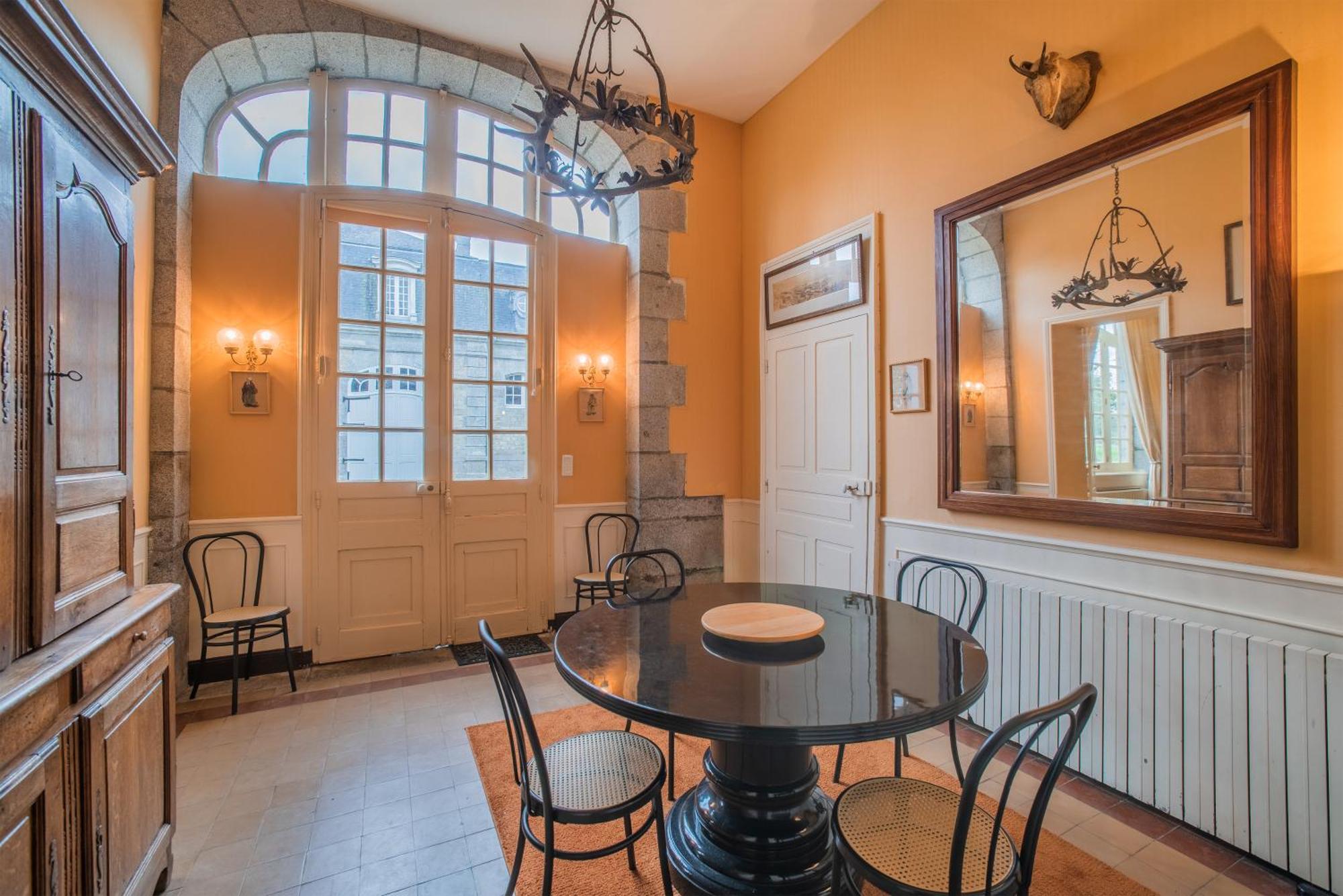 Holiday Home Chateau De Bouceel Mont Saint Michel Vergoncey Kamer foto